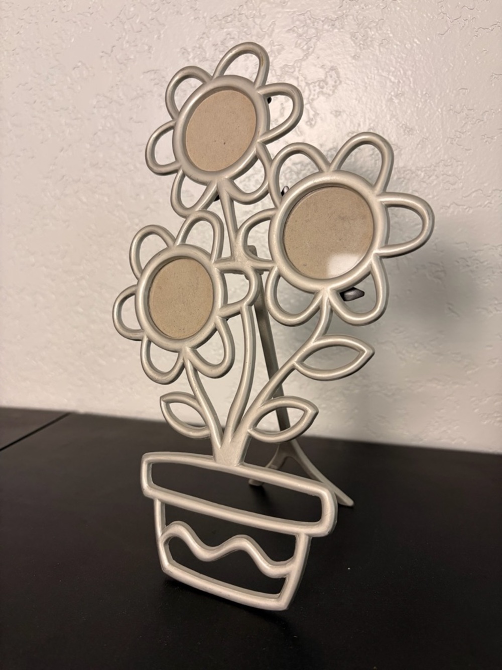 🌸✨ 2000s Silver Metal Flower Frame – 3 Photo Display ✨🌸